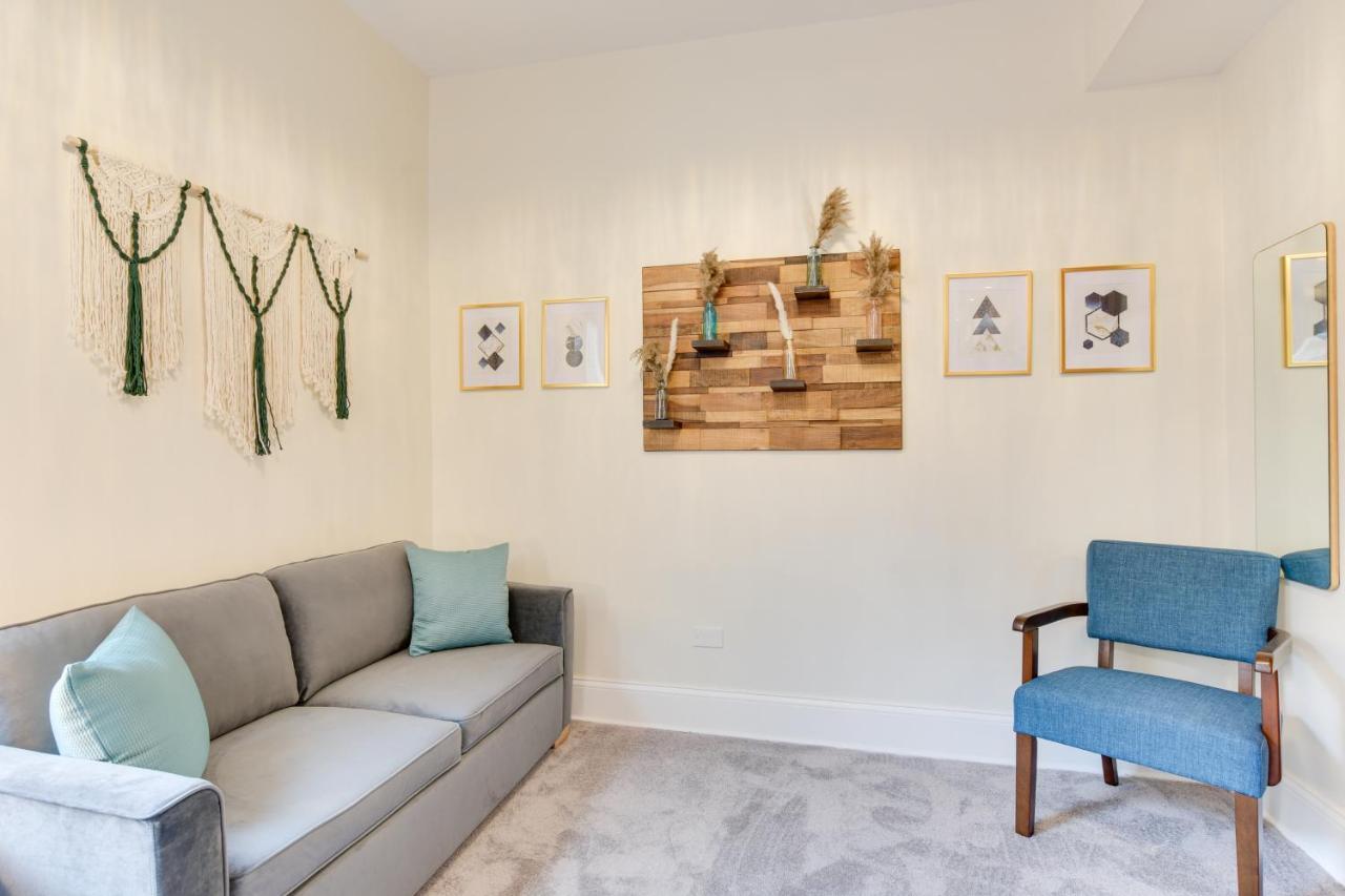 Chic About 1 Mi To Wrigley Field! Apartment