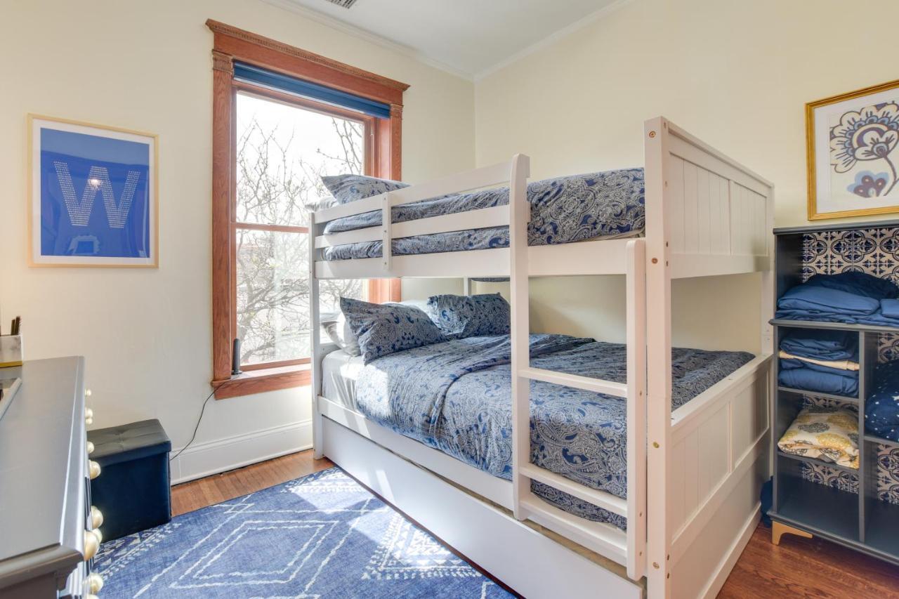 Chic About 1 Mi To Wrigley Field! Apartment