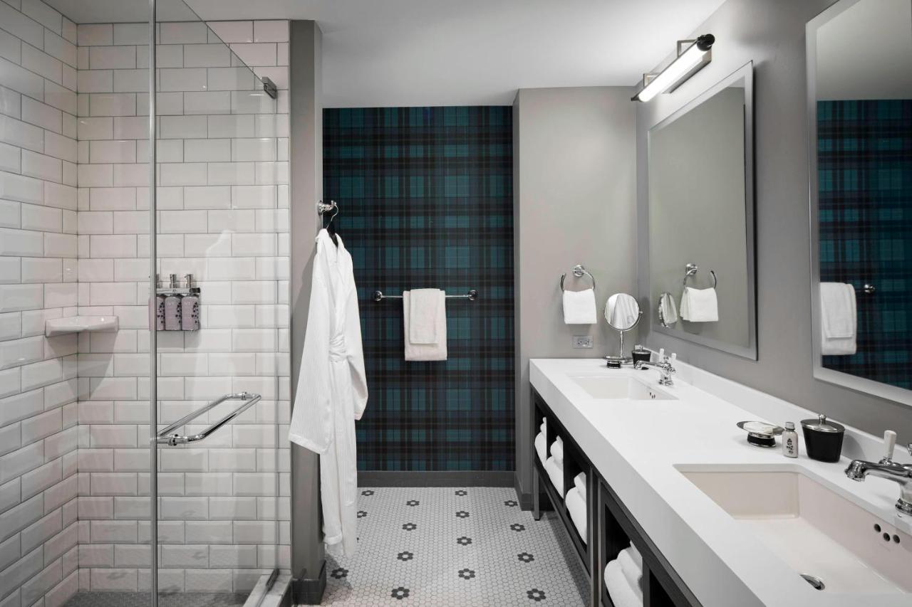 Zachary, Chicago, A Tribute Portfolio Hotel Chicago