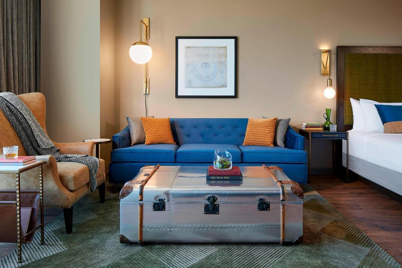 Zachary, Chicago, A Tribute Portfolio 4*