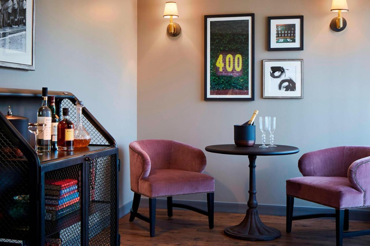 Hotel Zachary, Chicago, A Tribute Portfolio