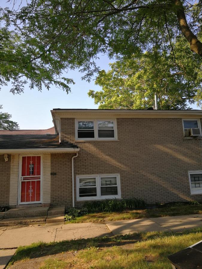 8100 Happy Homestay Chicago