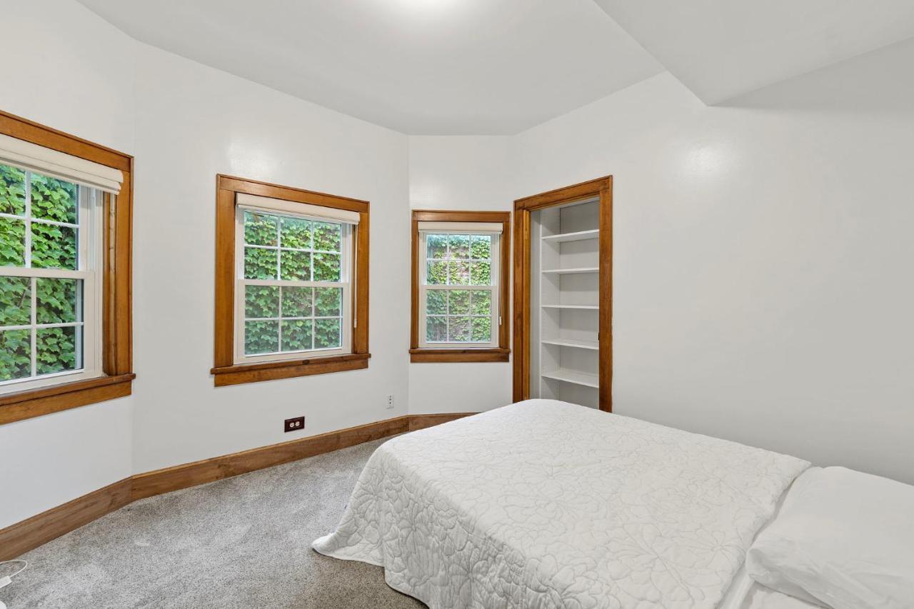Lavish Near & Downtown #2 Apartamento