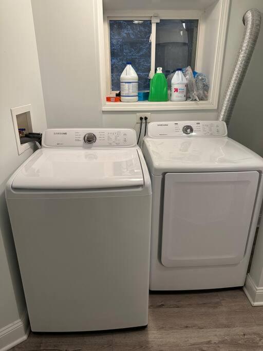 Hébergement de vacances Beautifully Renovated House 10 Mins From Downtown *
