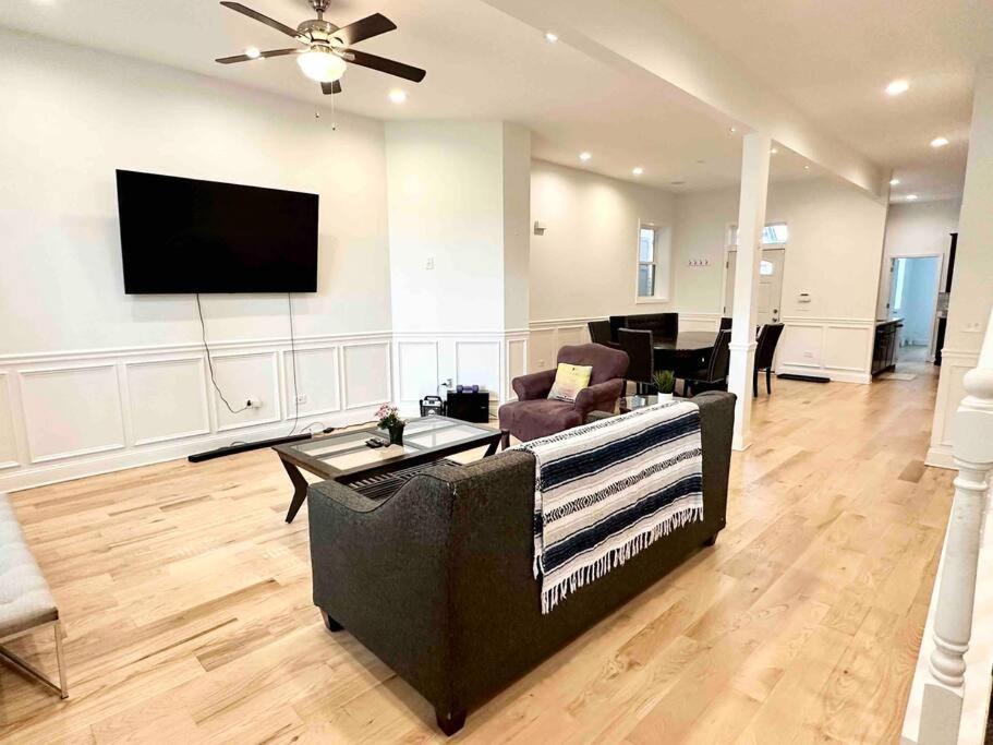 Beautifully Renovated House 10 Mins From Downtown *