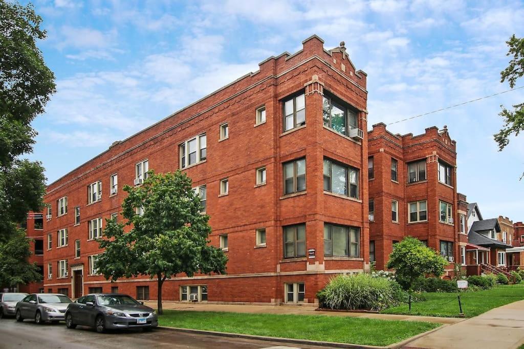 Chic & Fully Furnished 2br - Roscoe 1 *