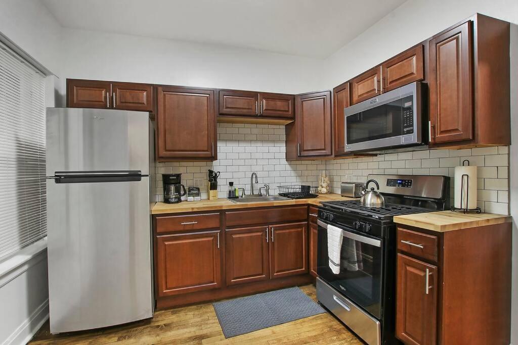Apartment Chic & Fully Furnished 2br - Roscoe 1