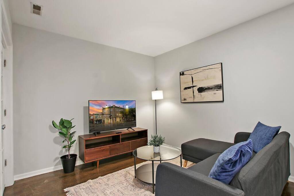 Modern & Furnished 2br With In-unit Laundry - Sunnyside 2e