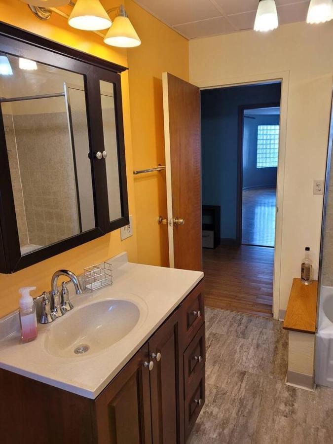 Great Getaway 2 Bedrooms Sleeps 1 To 4