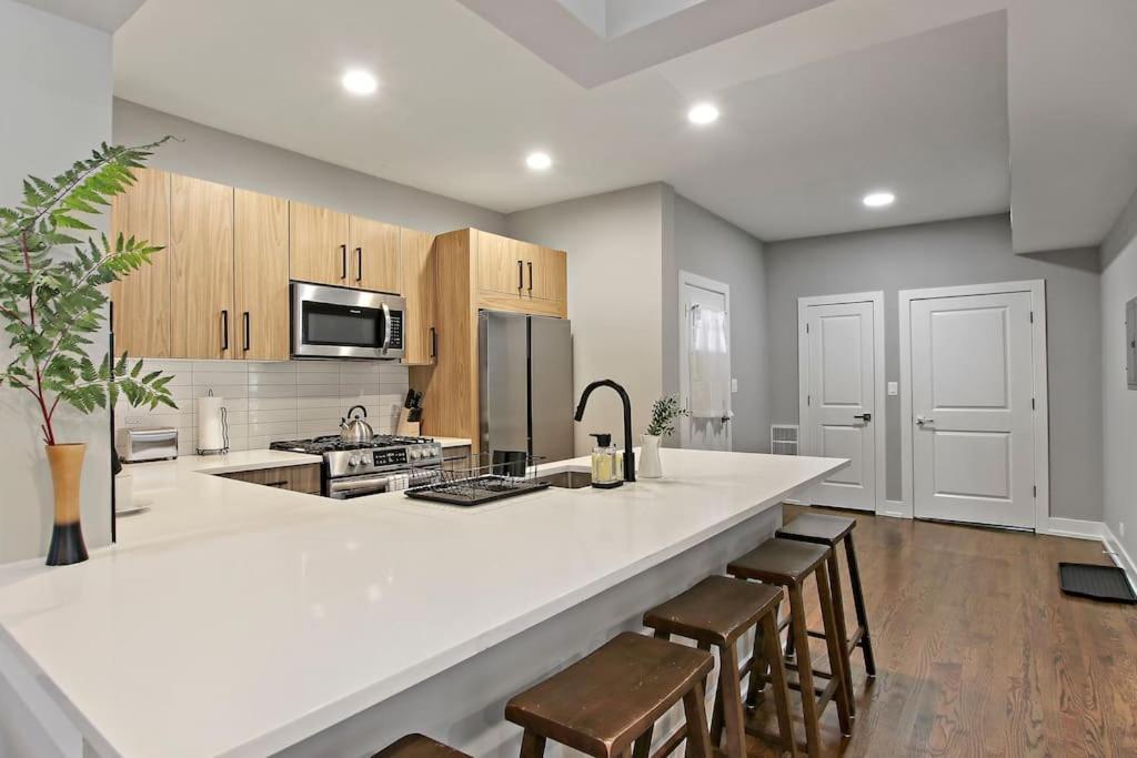 3br Spacious With In-unit Laundry - Kedzie 3f Apartment *