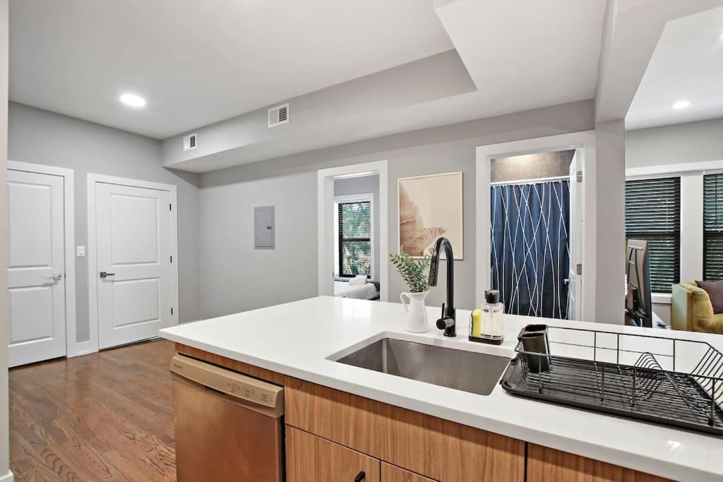 Apartment 3br Spacious With In-unit Laundry - Kedzie 3f *