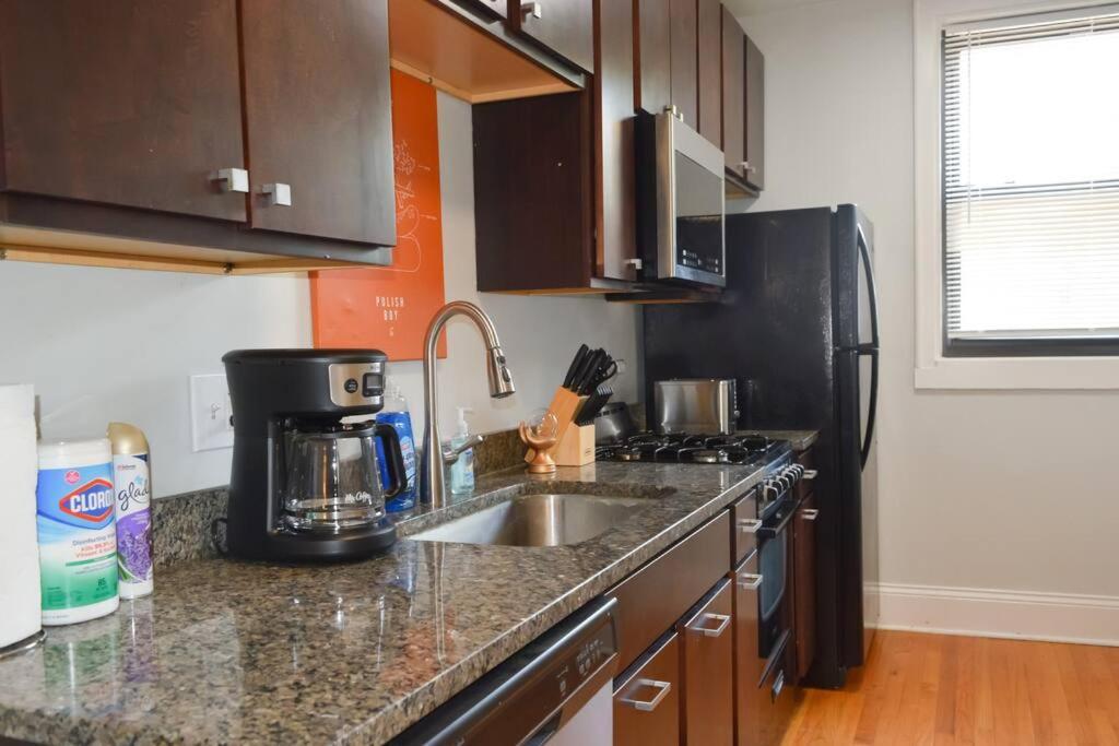 Apartment Prime Location W/ Historic Charm Near Shops &parks *