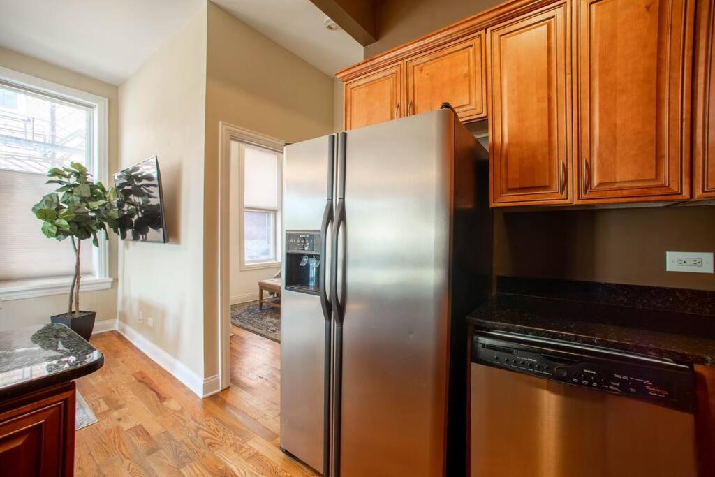 Getaway In The Heart Of Pilsen Apartment