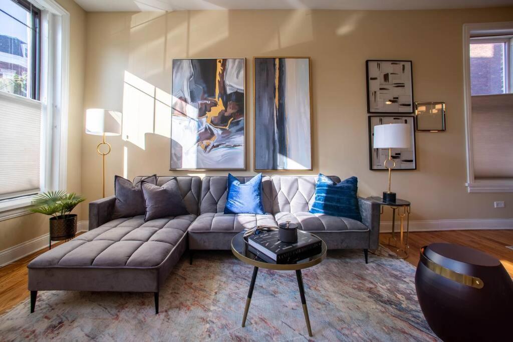 Getaway In The Heart Of Pilsen Apartment