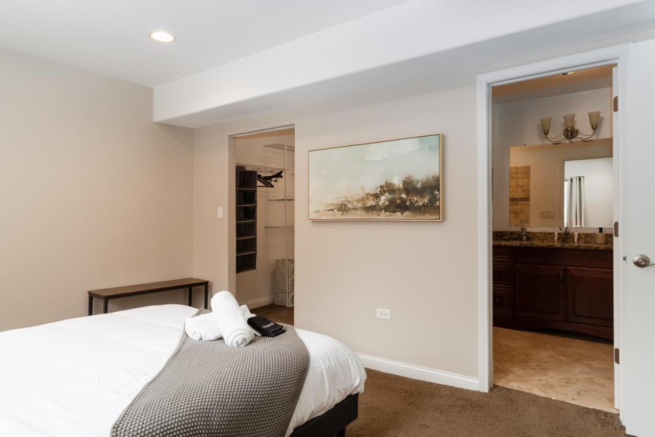 Logan Square Duplex 3br S2 Apartment *