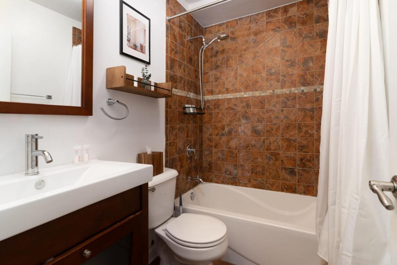 Logan Square Duplex 3br S2 * Chicago