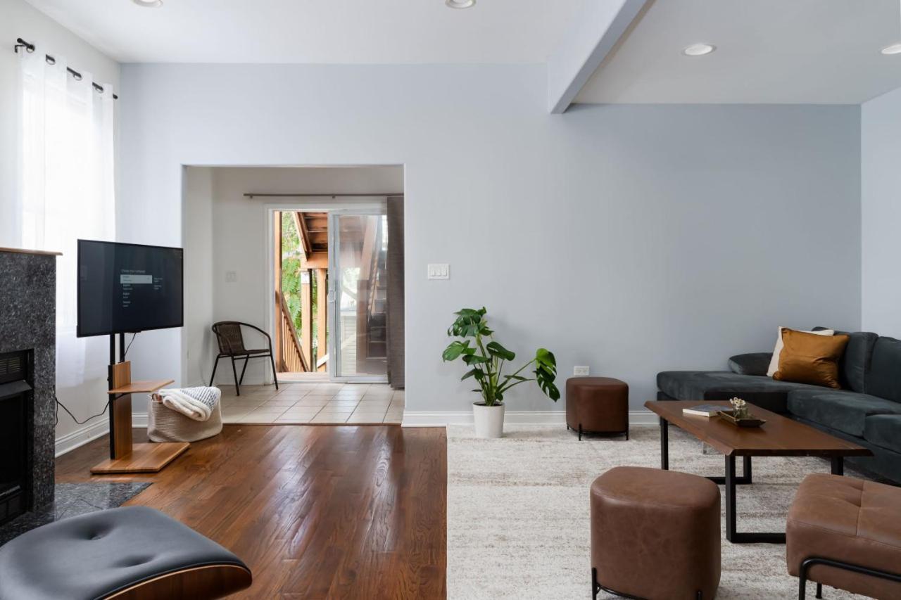 Logan Square Duplex 3br S2 Chicago