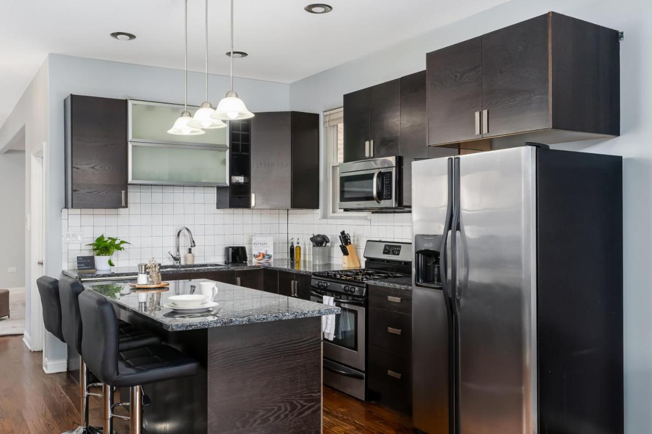 Logan Square Duplex 3br S2 *