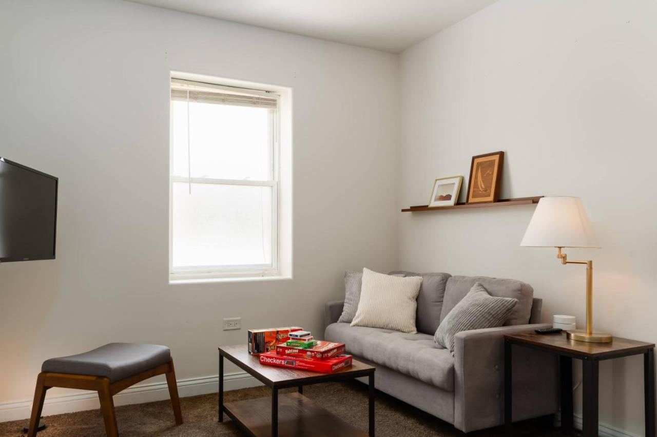 Logan Square Duplex 3br S2