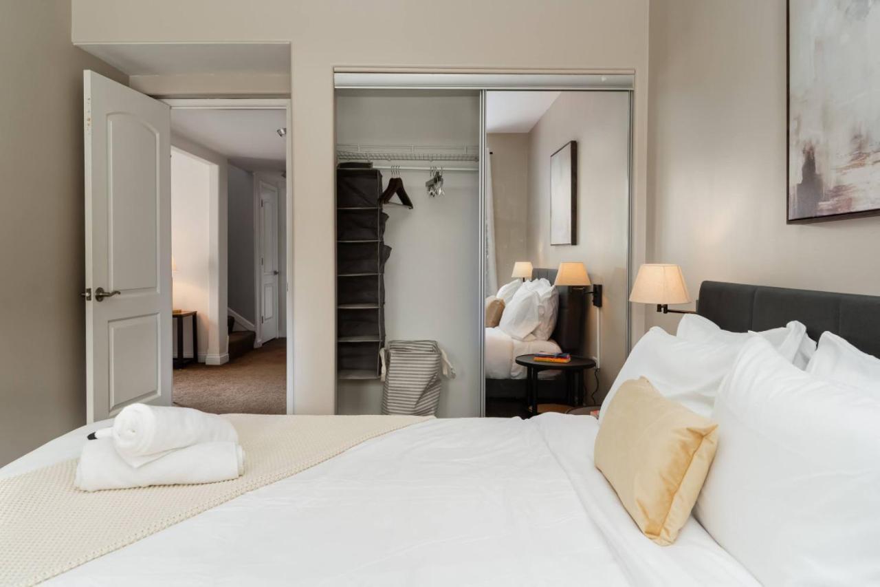 Logan Square Duplex 3br S2 * Chicago