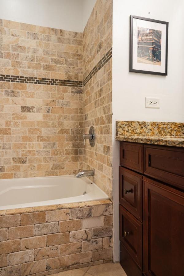 Apartment Logan Square Duplex 3br S2