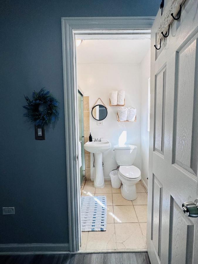 Tiny House - Pilsen Neighborhood Apartment Chicago