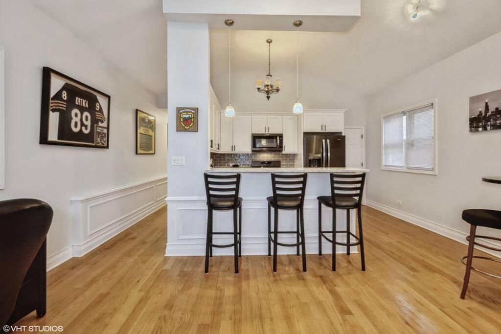 2-bed 2-bath - Close To Uc W/ Free Parking Apartment Chicago