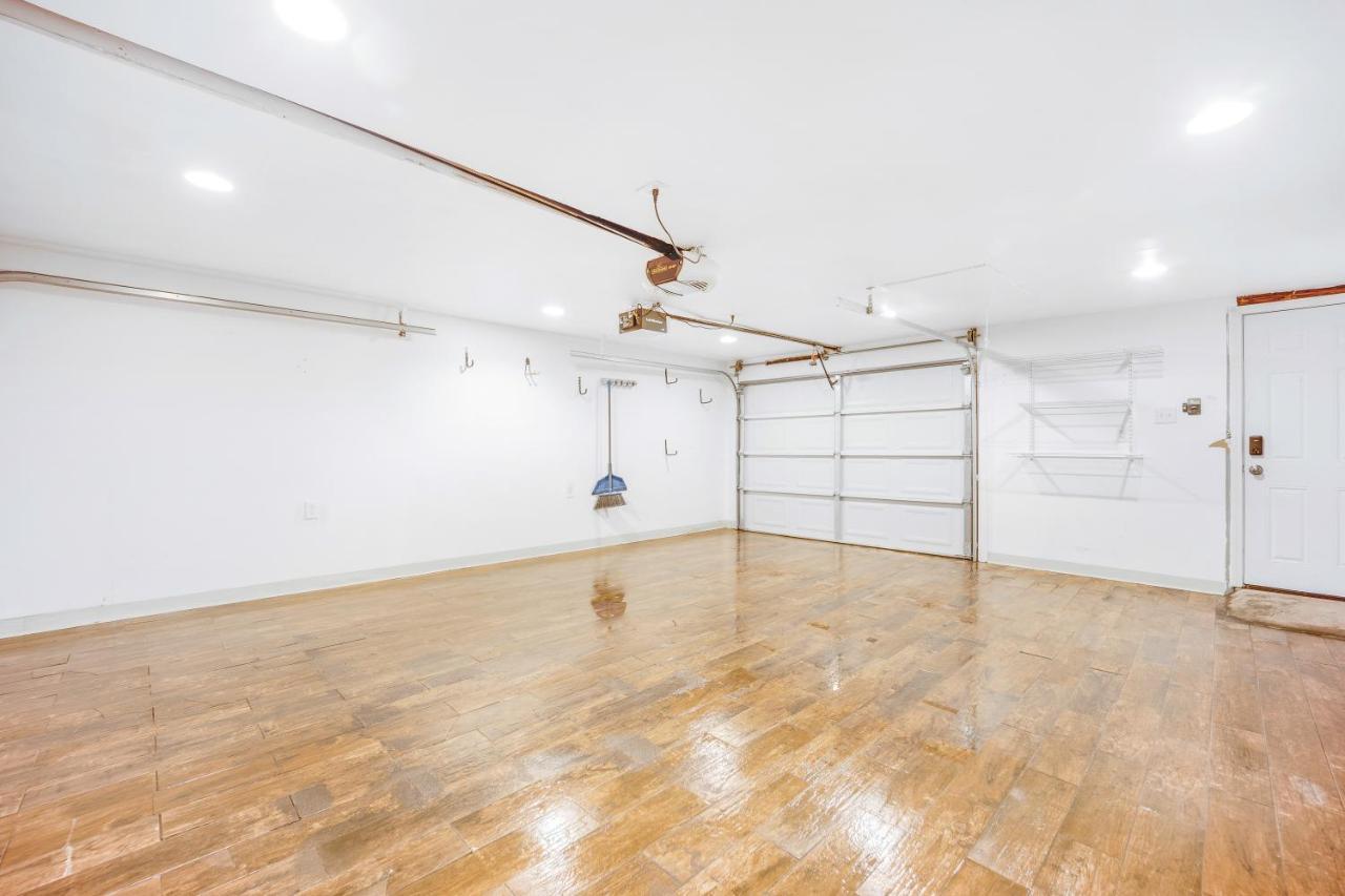 Holiday home The Logandale: Huge Mid-century Home, Sleeps 15 *