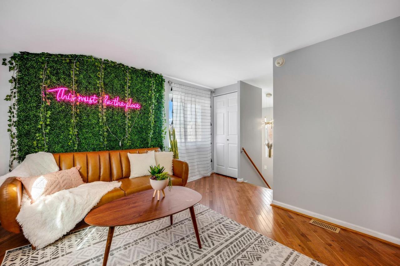 Holiday home The Logandale: Huge Mid-century Home, Sleeps 15 Chicago