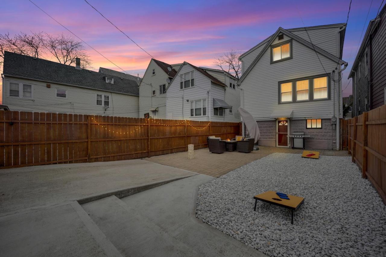 Holiday home The Logandale: Huge Mid-century Home, Sleeps 15 *