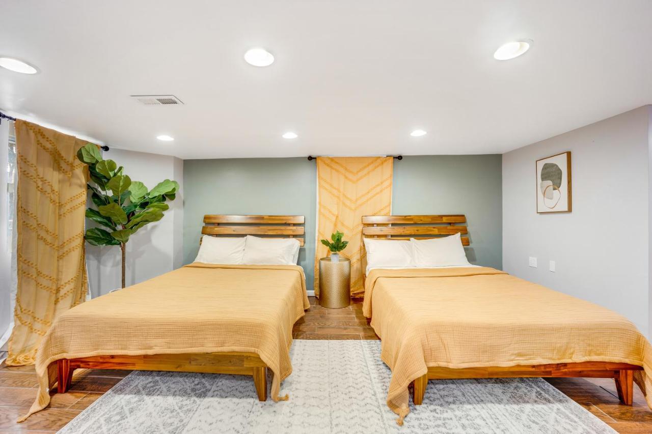 The Logandale: Huge Mid-century Home, Sleeps 15 *