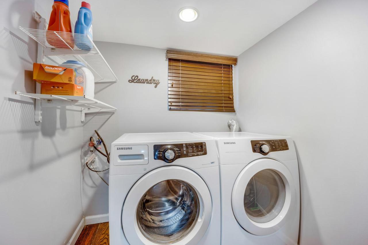 Holiday home The Logandale: Huge Mid-century Home, Sleeps 15