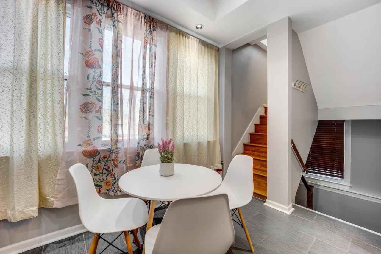 The Logandale: Huge Mid-century Home, Sleeps 15 Holiday home