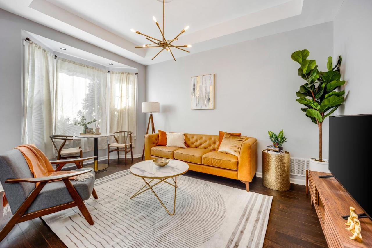 Holiday home The Logandale: Huge Mid-century Home, Sleeps 15 Chicago