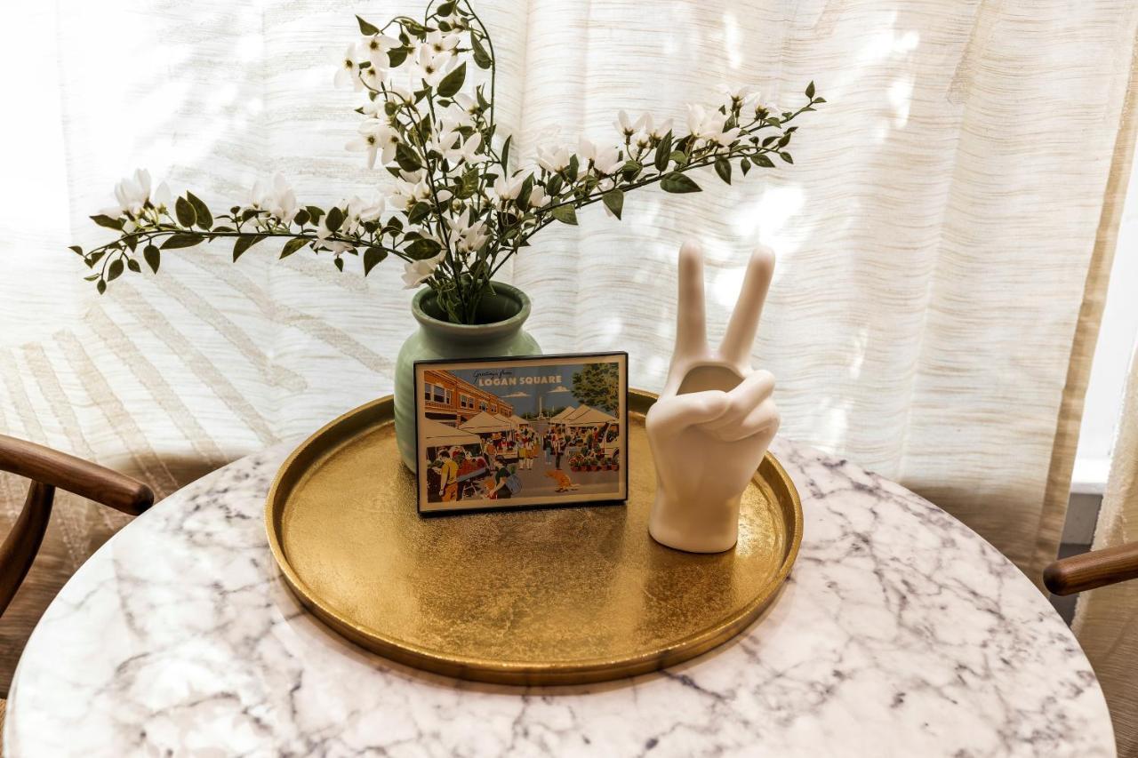 The Logandale: Huge Mid-century Home, Sleeps 15 Chicago