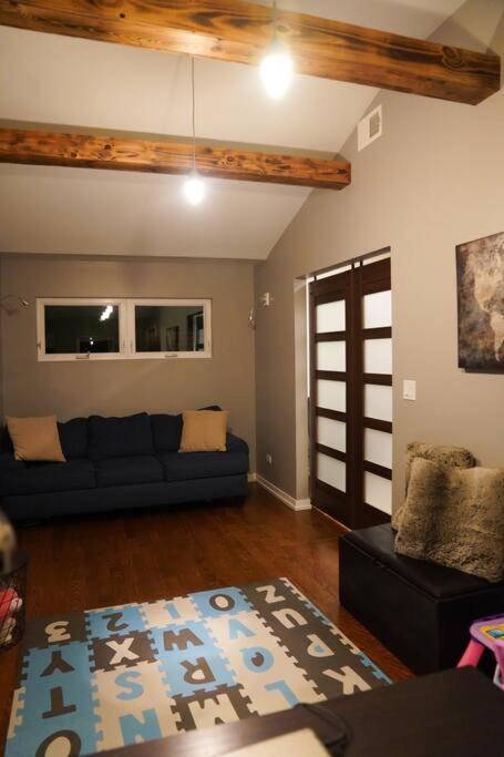 Apartment And Cozy. Sleeps 5.