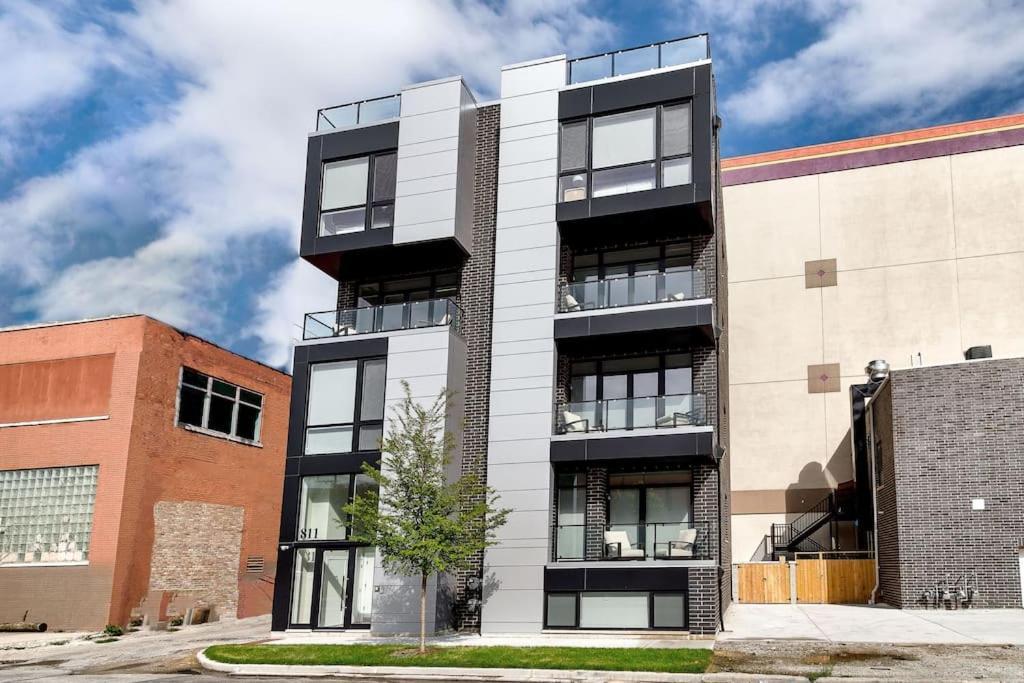 Apartamento New Construction Building In River North *
