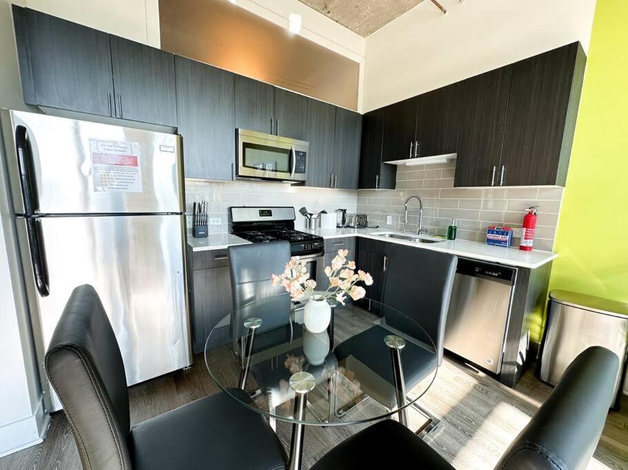 Group-friendly 2br With Optional Parking And Gym Access Near Mccormick Place And Soldier Field Apartment Chicago