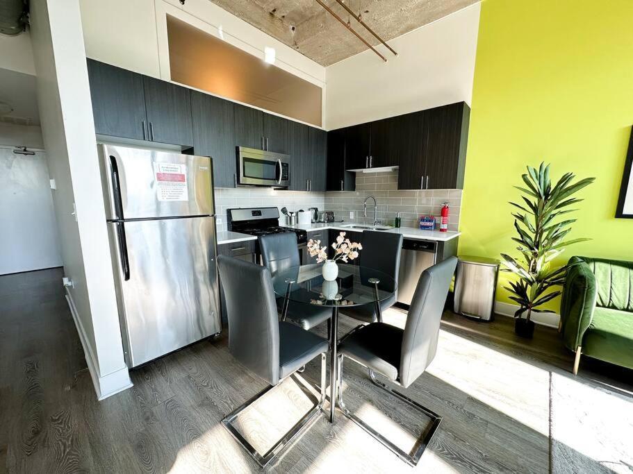 Group-friendly 2br With Optional Parking And Gym Access Near Mccormick Place And Soldier Field Apartment Chicago