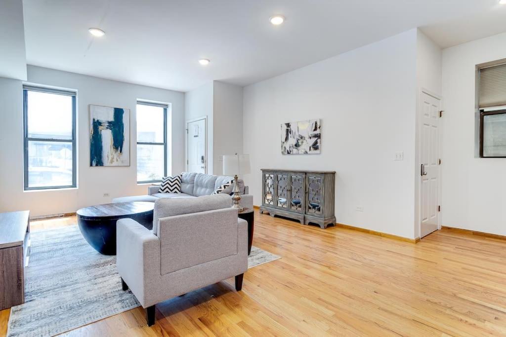 Apartment 3 Flat Building Downtown - With Private Patios Chicago