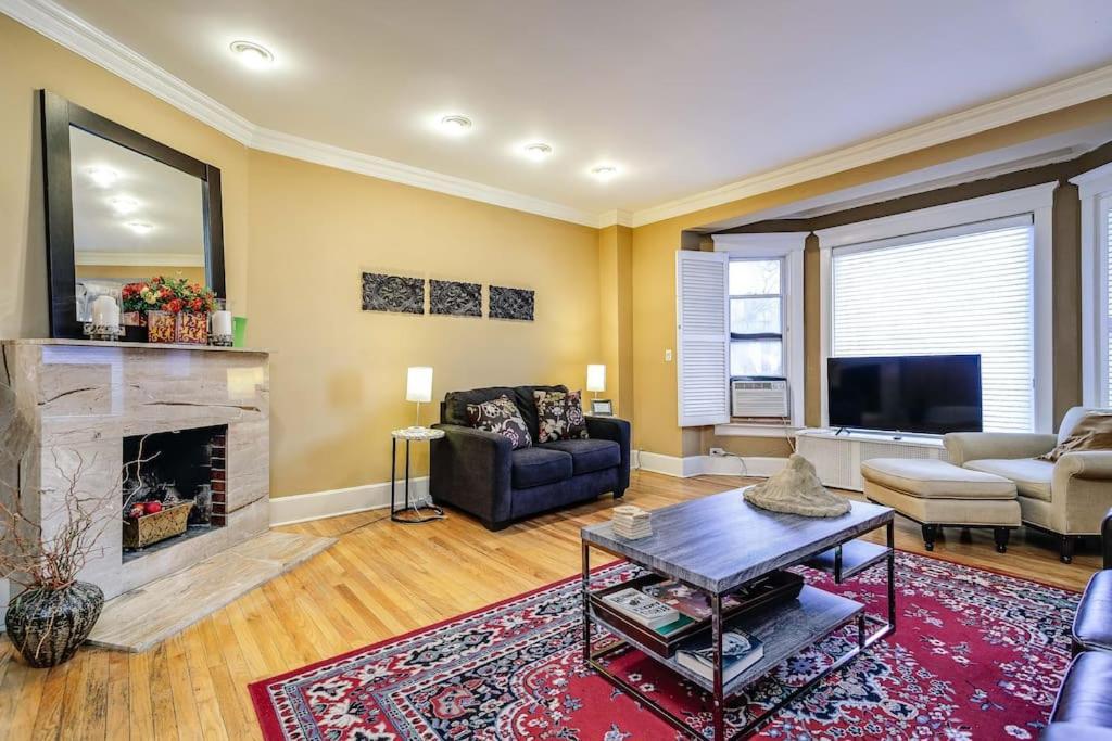 Old-world Classic Building Downtown Apartment