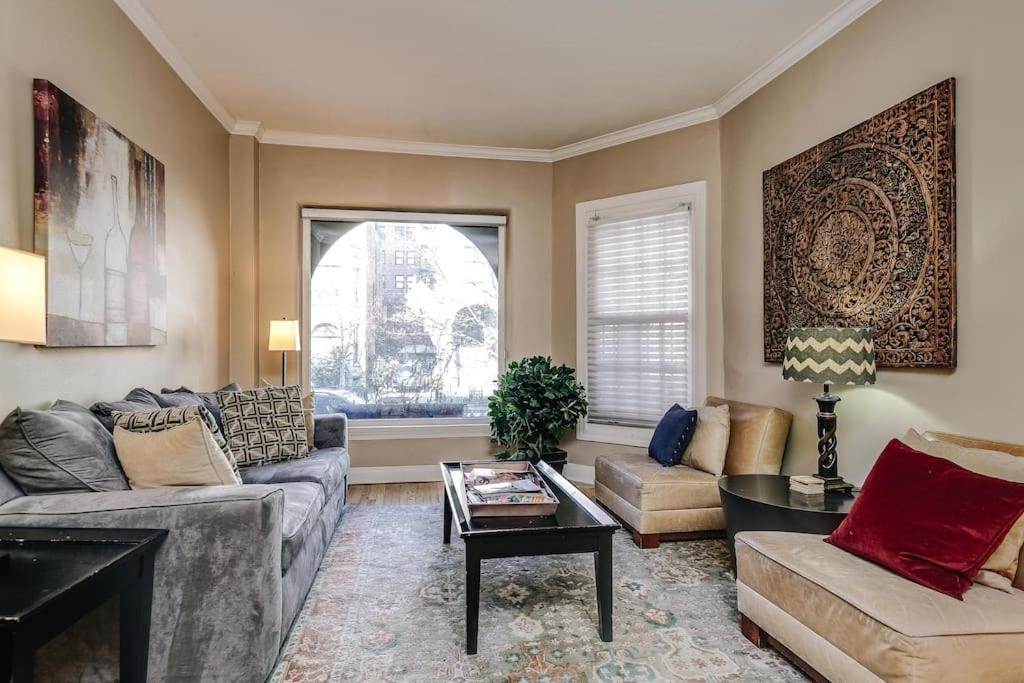 Apartment Old-world Classic Building Downtown *