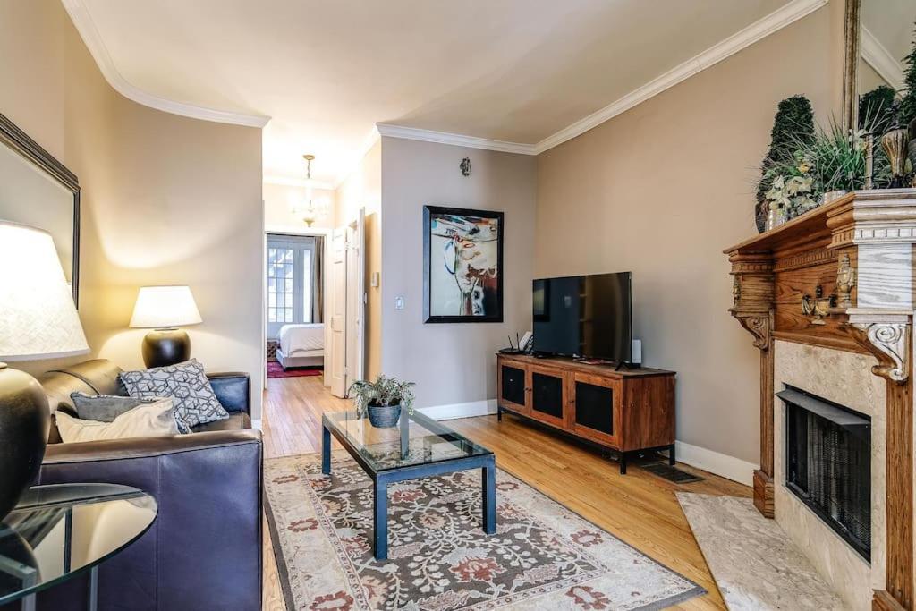 Old-world Classic Building Downtown * Chicago