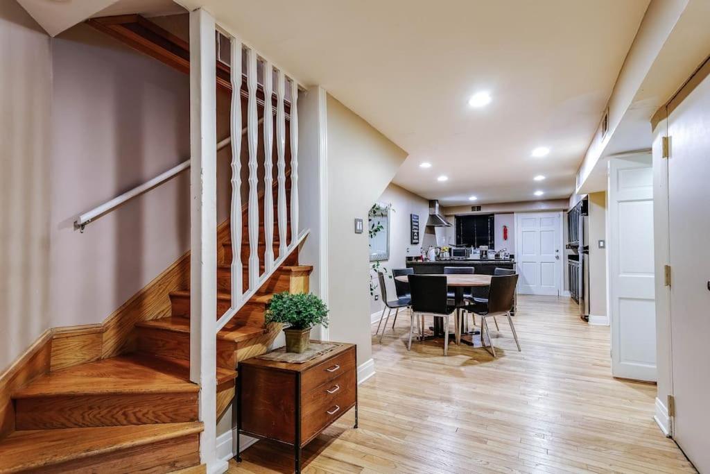 Old-world Classic Building Downtown Apartment