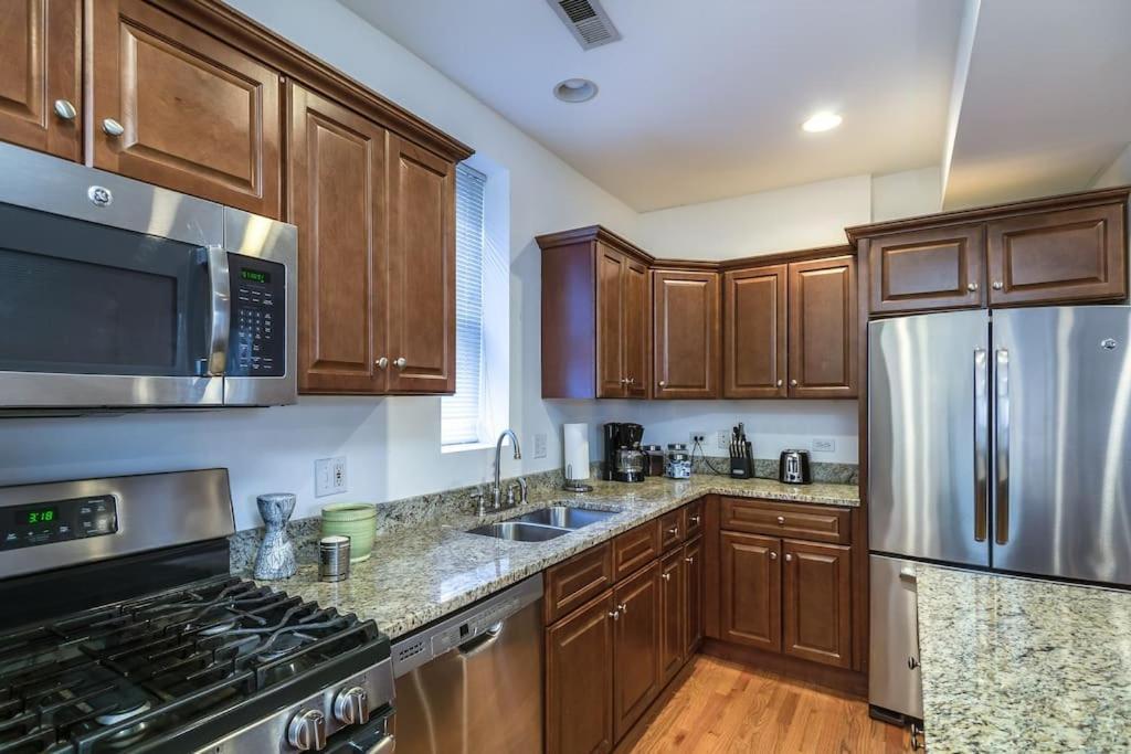 Lincoln Park Living - 2 Chicago