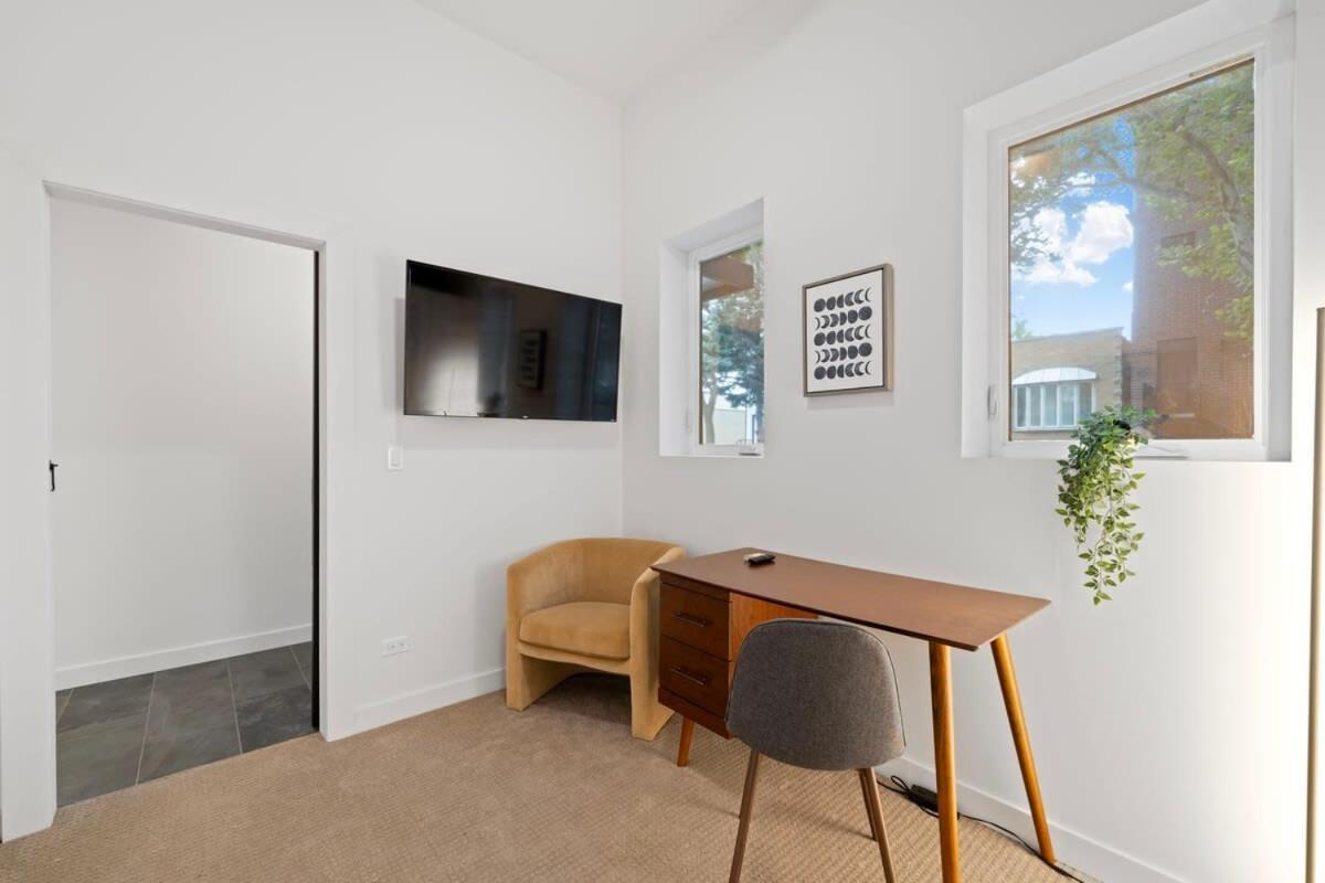 Chic 4-bedroom Haven: Designer's Dream Holiday home *