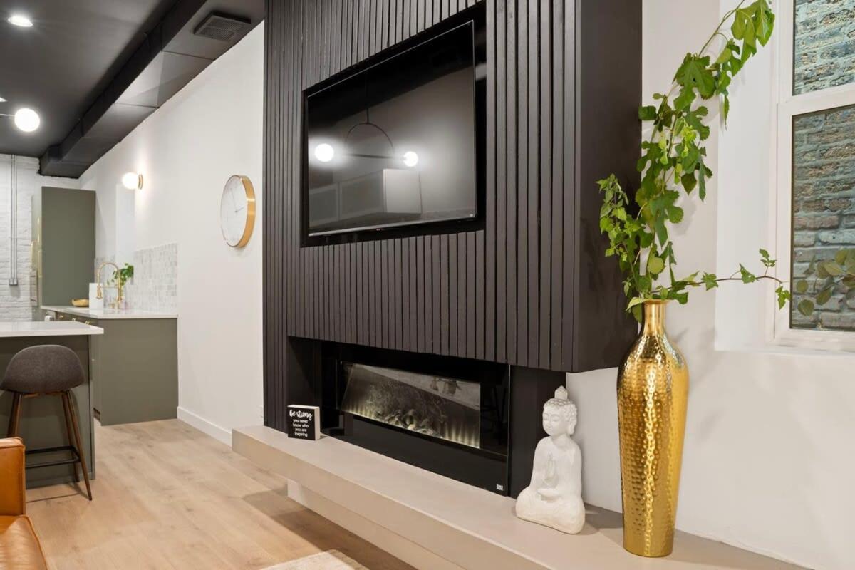 Holiday home Chic 4-bedroom Haven: Designer's Dream *