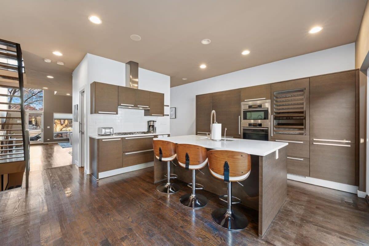 Casa de Férias Amazing 4br 4ba Oasis W Rooftop & Stunning Design Chicago