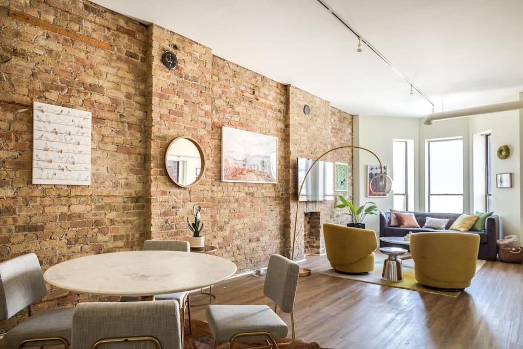 Beautifully Remodeled Flat Downtown #3n Chicago