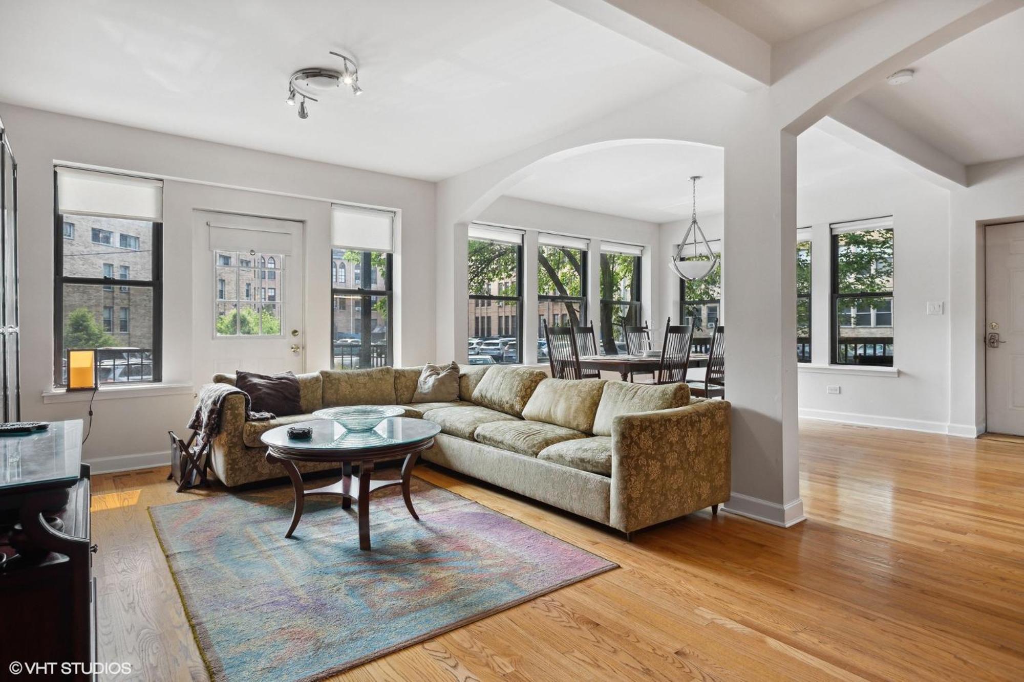Appartement Wrigleyville Away From Home! 5 Mins From Downtown! Steps From Lake!! Cozy! *